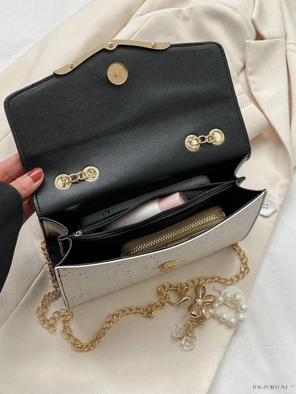 BagForLove - Women's Chic Metal Chain Clasp Flap Top Shoulder Purse