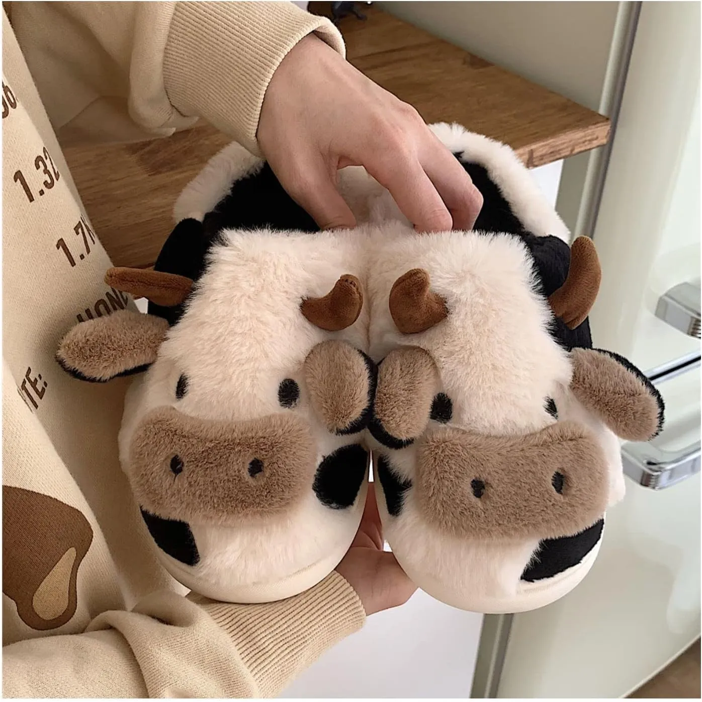 Cute Fuzzy Cow Slippers for Women, Cartoon Plush Warm Cow Slippers for Girls Funny, Novelty and Soft Cotton Slippers, Women's Winter House Slippers Suitable for Indoor Bedroom Dormitory