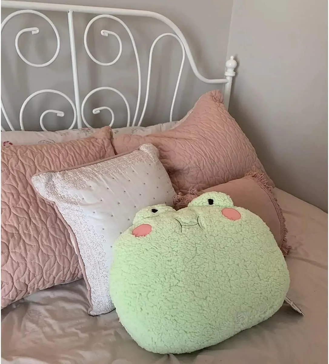 Frog Plush Pillow, Adorable Frog Stuffed Animal (15 * 14 inch), Home Cushion Decoration Plush Hugging Pillow Frog Toy Birthday Xmas Travel Gift for Kids Adults Girls Boys