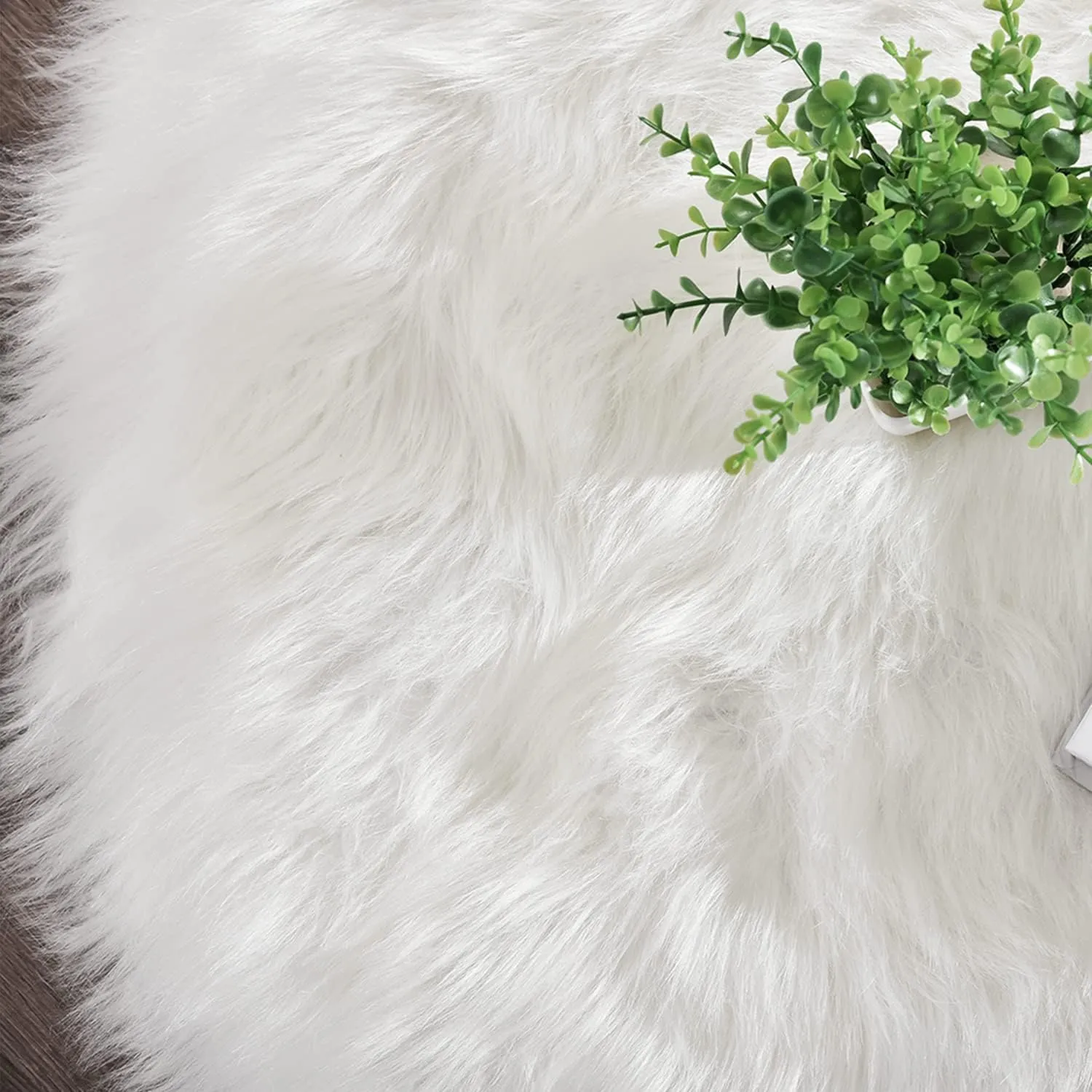 Latepis Sheepskin Rug 4X6 Area Rug White Faux Fur Rug for Bedroom Bedside Rug Fluffy Rugs for Living Room Fuzzy Rug Plush Soft Rug Luxury Home Decor
