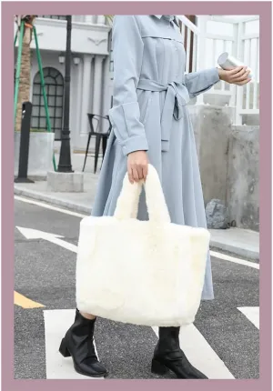 Plush Tote Bag Y2K Women Aesthetic Fuzzy Underarm Bag Furry Warm Winter Shoulder Bag Trendy Accessories (Apricot)