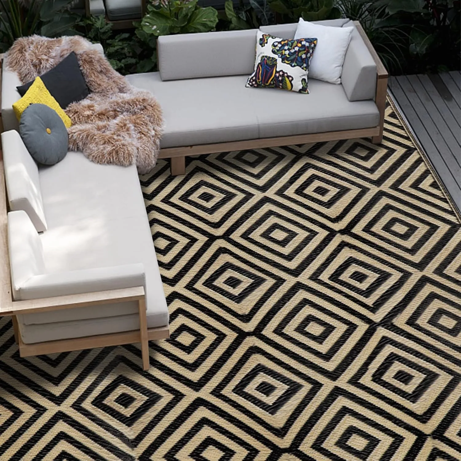 Reversible Floor Mats, Patio Plastic Straw Rug, Modern Area Rug for Outdoors, RV, Patio, Backyard, Deck, Picnic, Beach, Trailer, Camping (Diamond Black & Beige, 9' x 12')