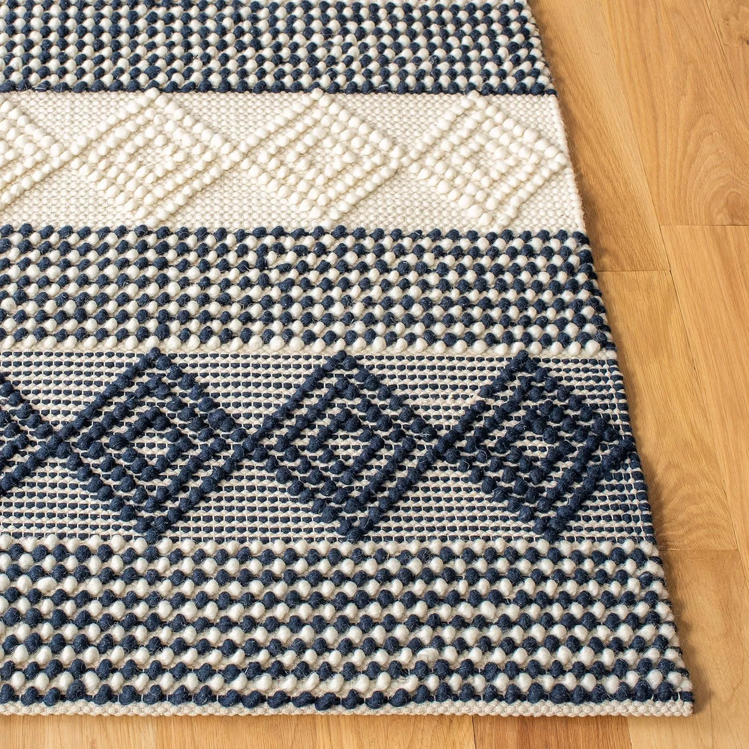 SAFAVIEH Natura Collection Accent Rug - 2' x 3', Navy & Ivory, Handmade Moroccan Boho Tribal Wool & Cotton, Ideal for High Traffic Areas in Entryway, Living Room, Bedroom (NAT102N)