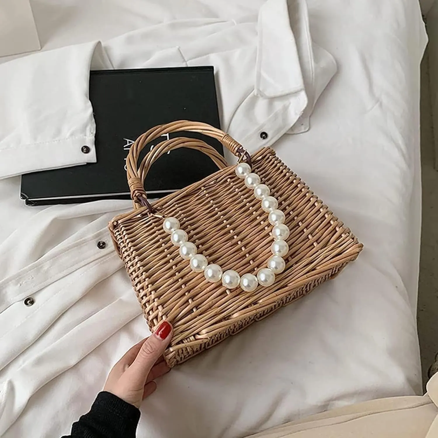 Straw Handbag Woven Tote Bag Women's Pearl Mini Basket Handbag Travel Purse for Wedding Daily Vacation Everyday Use