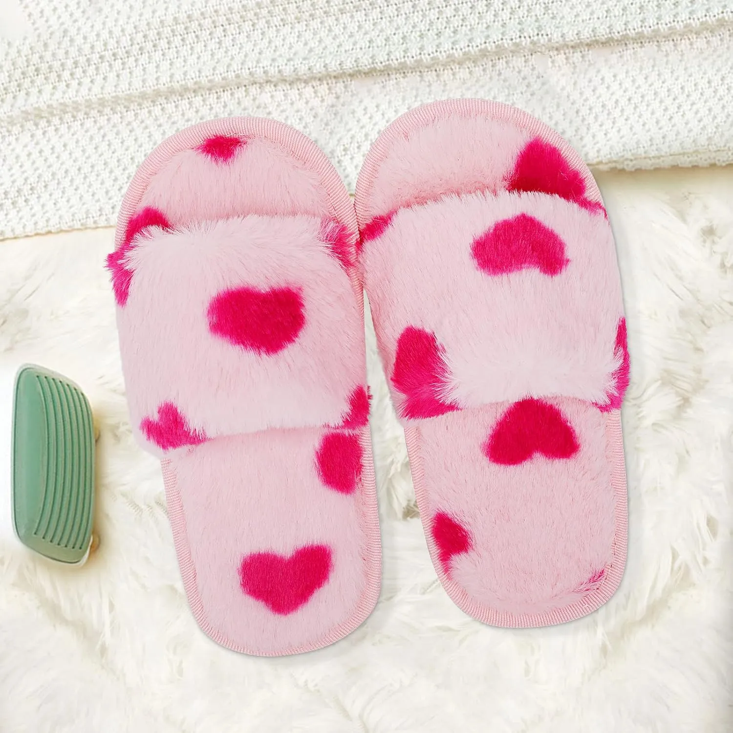 techcity Boys Girls Fuzzy House Slippers Cute Comfy Faux Fur Slip On Fluffy Plush Open Toe Home Slides for Kids Indoor Outdoor Warm Shoes