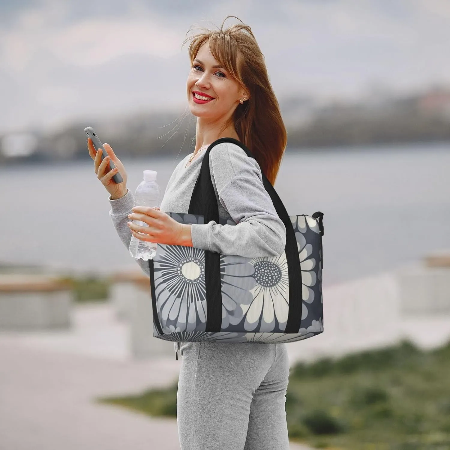 Travel Duffle Bag Daisy Grey White Weekender Overnight Bags Luggage Bag for Women Men Waterproof Sports Gym Bag Hand Bag with Shoulder Strap