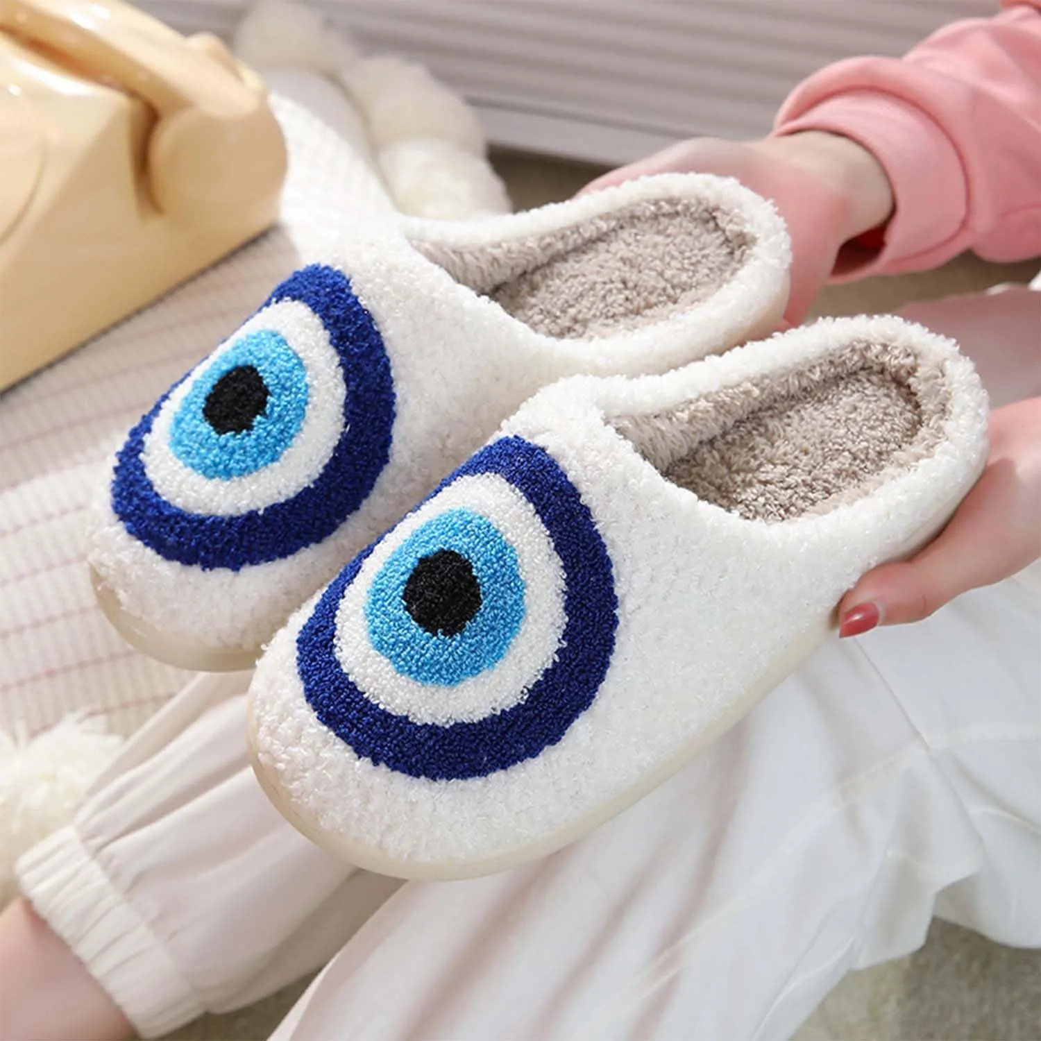 YJEUS Women's Men's Heart Heart Slippers Strawberry Cherry Mushroom Slippers Evil Eye Slippers Cartoon Animal Cat Slippers Memory Foam Cozy Plush Slippers Couple Indoor Household Slippers
